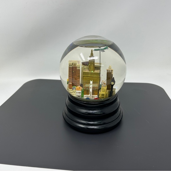 Saks Fifth Avenue Accents Saks Fifth Avenue Snow Globe Musical